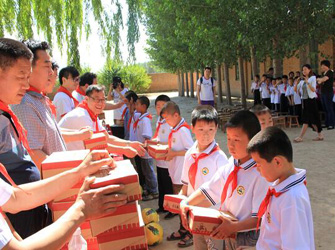  唯美L&D陶瓷走進德州，圓孩子一個足球夢